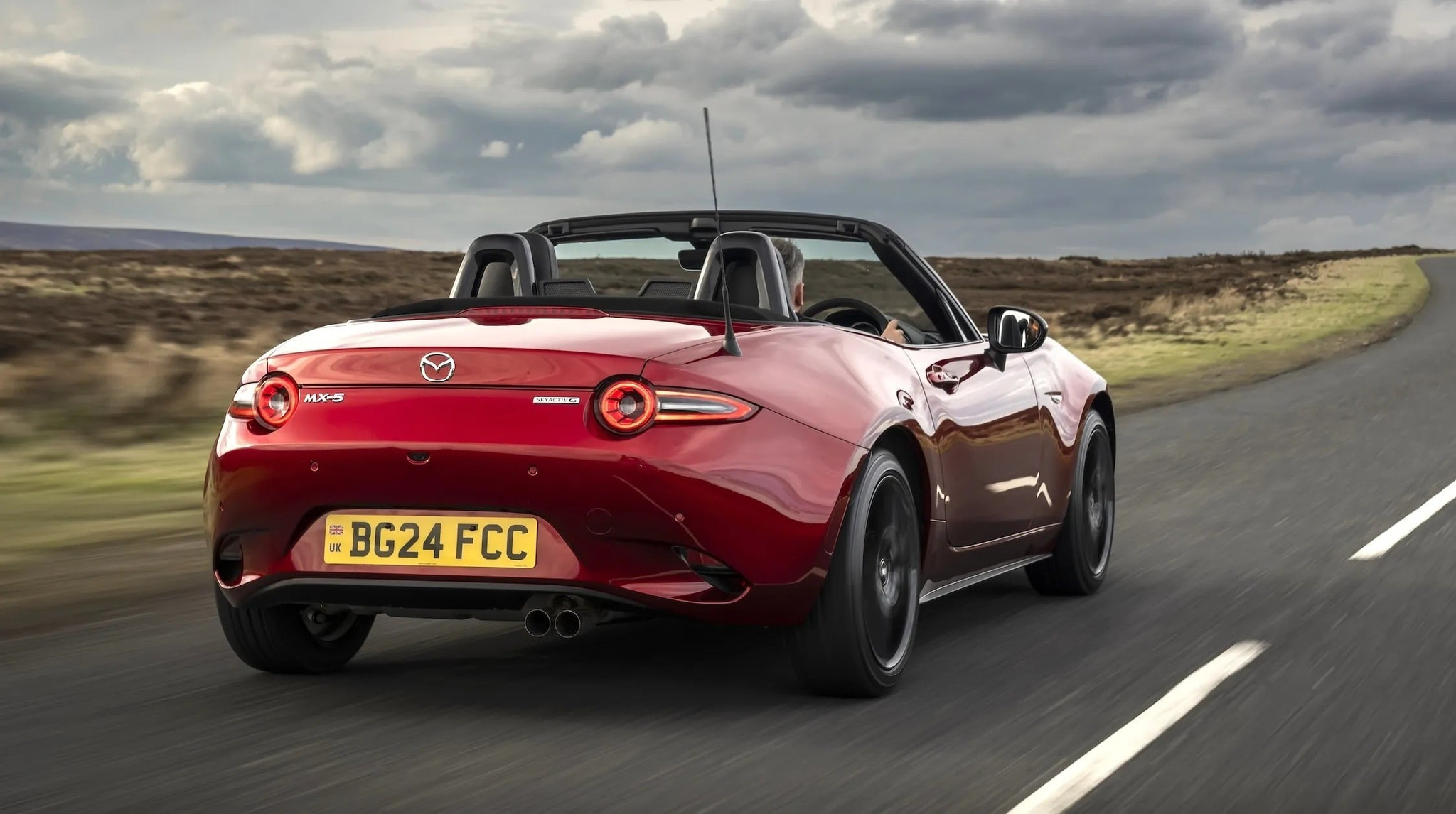 Mazda MX-5 thế hệ mới sẽ trang bị động cơ điện - 2