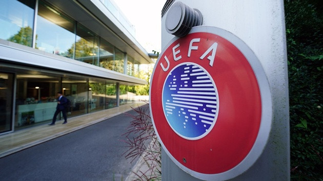 UEFA tẩy chay các giải của FIFA
