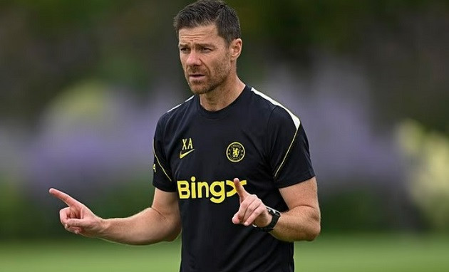 Alonso cần Lacroix cho sơ đồ 3 trung vệ.