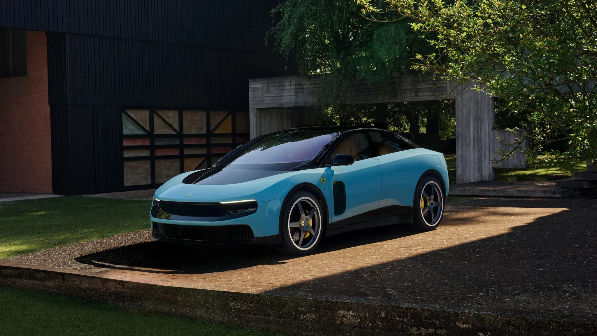 Xe điện đầu tiên của Ferrari bị chê xấu vẫn 'cháy hàng' sau hai tháng - 1