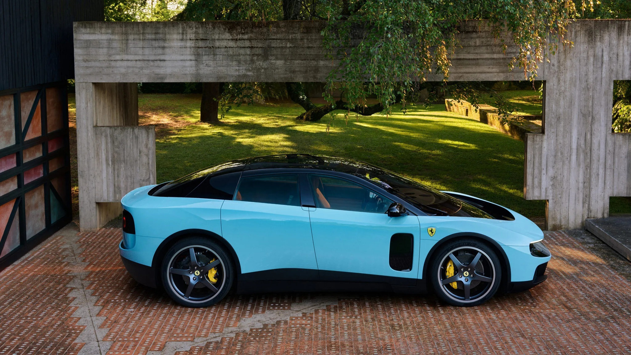 Xe điện đầu tiên của Ferrari bị chê xấu vẫn 'cháy hàng' sau hai tháng - 3