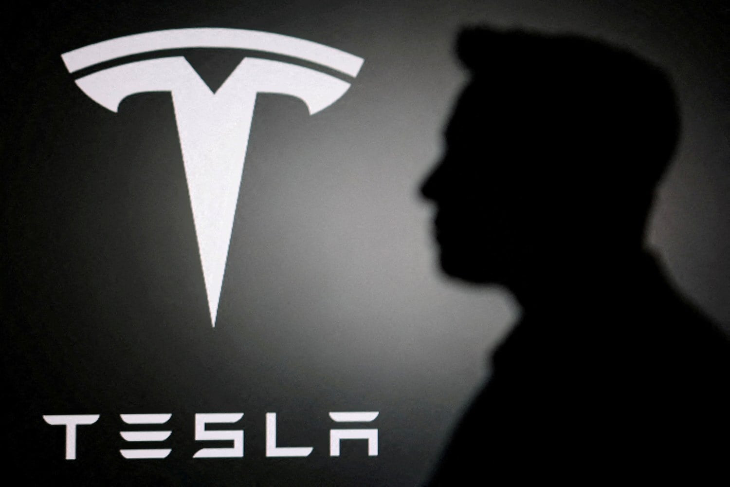 CEO Elon Musk cũng đã phủ định thông tin về việc Tesla có thể tách mảng kinh doanh tại Trung Quốc. (Ảnh: Reuters)