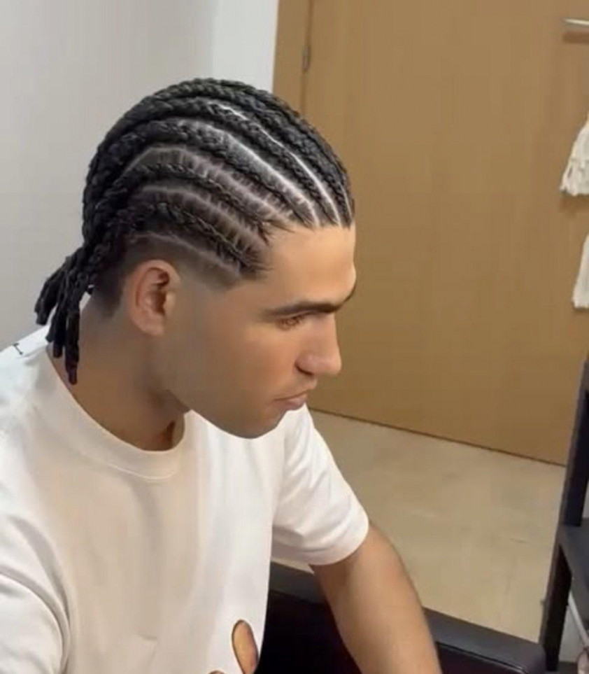 Carlos Alcaraz hóa thành rapper với kiểu tóc khó đỡ mới nhất
