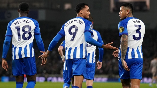 Welbeck cạnh tranh vị trí trên hàng công Chelsea