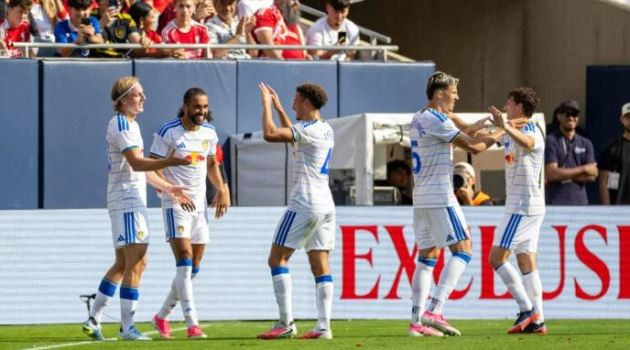 Leeds có màn ngược dòng ấn tượng trước Liverpool.