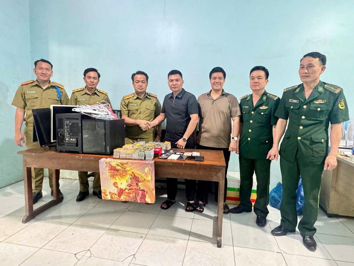 Khởi tố nhóm đối tượng livestream 'vé cào trúng thưởng' để chiếm đoạt tiền tại Lào- Ảnh 1.