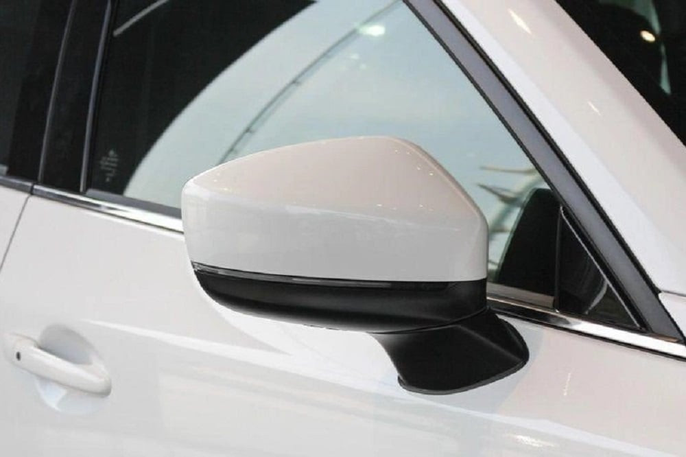 Gương xe bên cụp bên xòe là lỗi phổ biến trên nhiều dòng xe của Mazda trong đó có CX-5. (Ảnh: DGX)