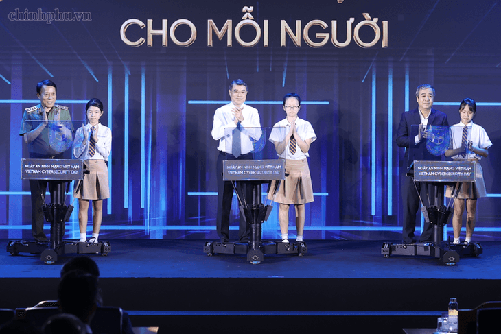 Thủ tướng: 100 triệu người dân sẽ tạo nên 'bức tường thành số' bảo vệ Tổ quốc- Ảnh 3.
