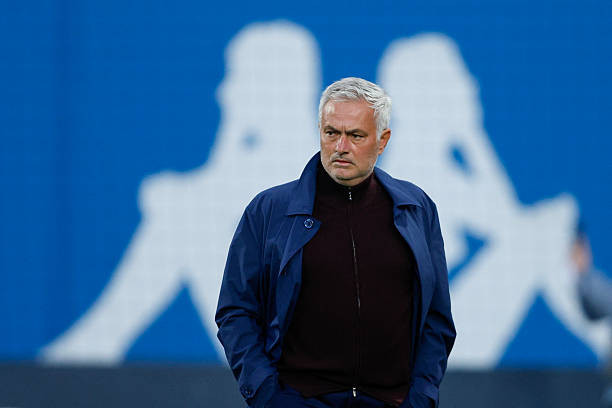 Jose Mourinho cảnh báo Real Madrid về nguy cơ mất Rodri vào tay Barcelona