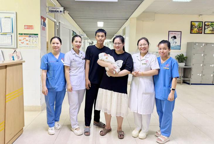 Hơn 60 ngày giành sự sống cho bé sinh cực non 26 tuần - Ảnh 1.