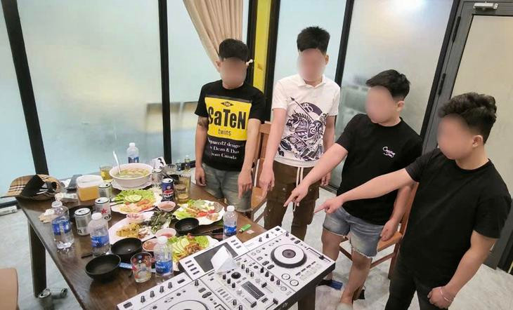 Phát hiện 4 người tổ chức sử dụng ma túy trong phòng VIP quán nhậu- Ảnh 1.