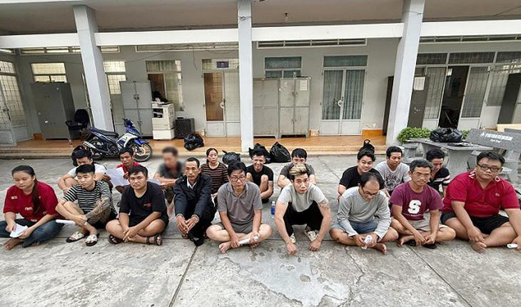 An Giang: Hơn 100 công an đồng loạt ra quân, triệt phá đường dây đánh bạc hàng trăm tỷ - Ảnh 2.