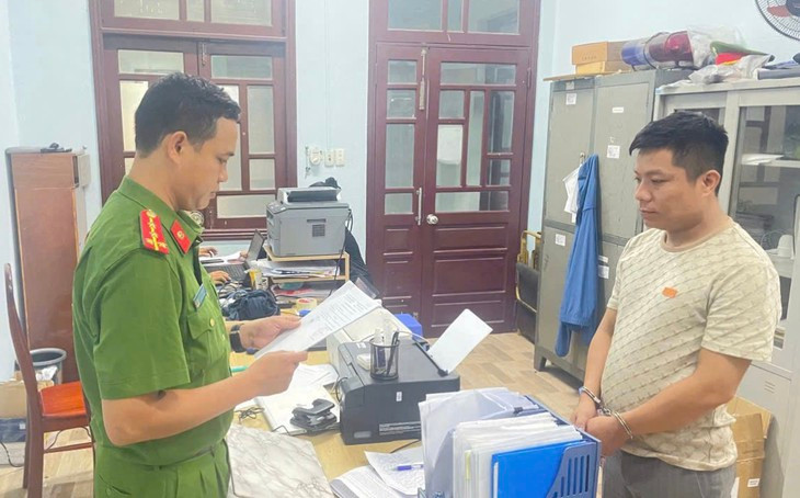 Bắt chủ quán cà phê vì cho khách đánh bạc tại quán - Ảnh 1.