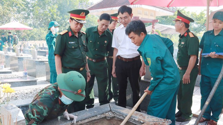 Huế hoàn thành lấy mẫu hài cốt, tập trung tìm kiếm mộ liệt sĩ tập thể- Ảnh 1.