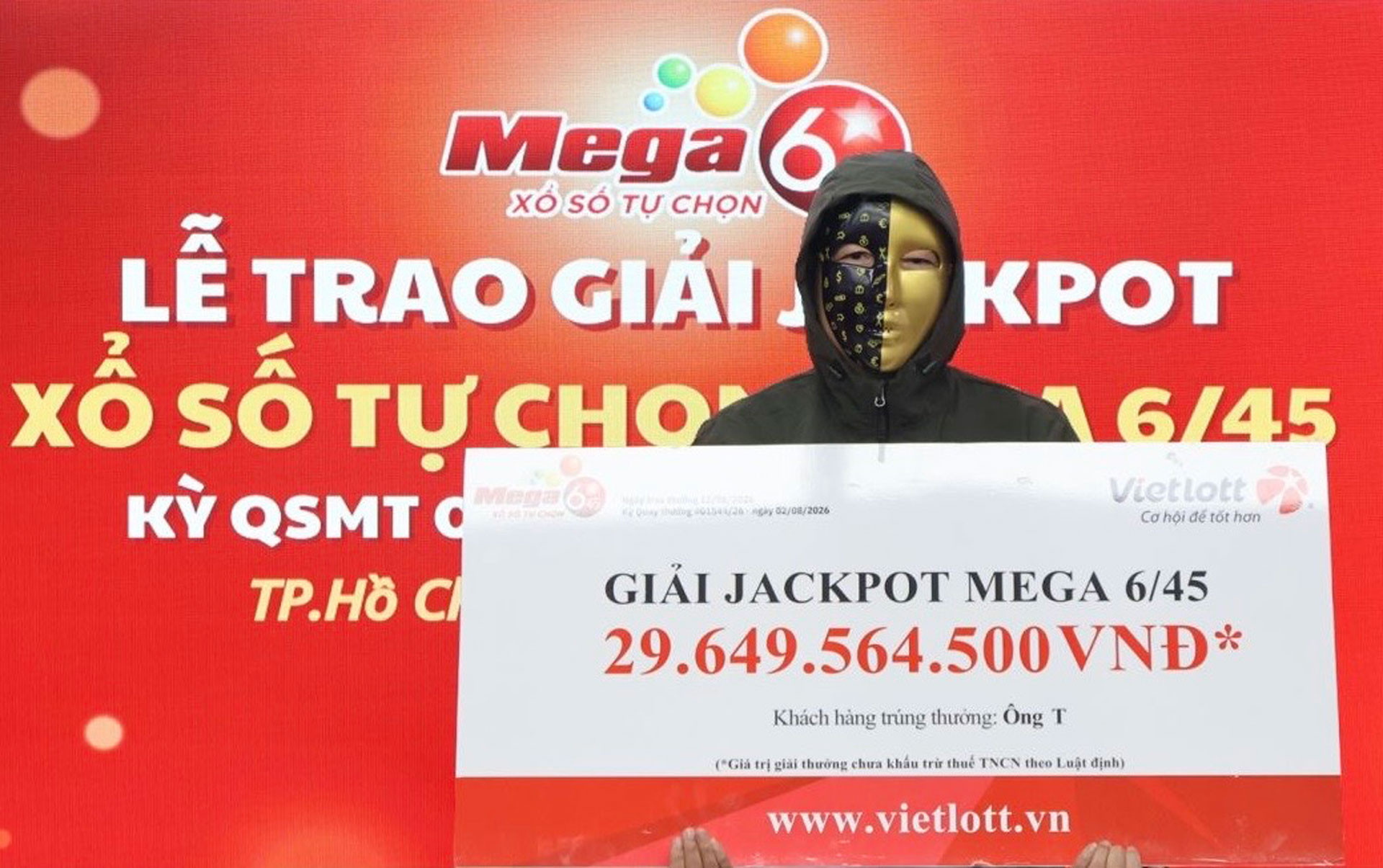 Ông T. nhận giải Jackpot xổ số tự chọn Mega 6/45 với giá trị hơn 29,6 tỷ đồng