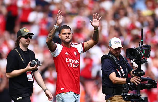 Bruno Guimaraes trong ngày cập bến Arsenal