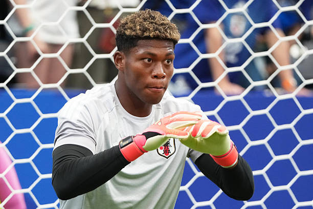 Thương vụ Zion Suzuki tới PSG đối mặt nguy cơ đổ bể. Ảnh: Getty Images