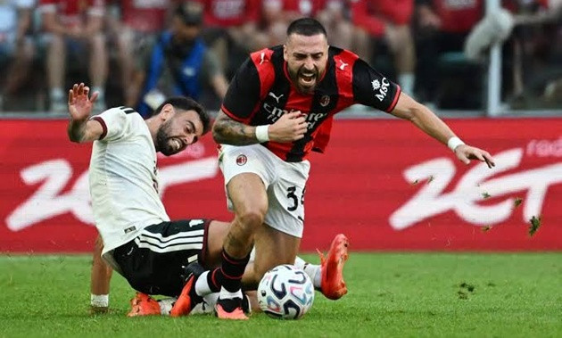 Man Utd thua ngược AC Milan 2-4