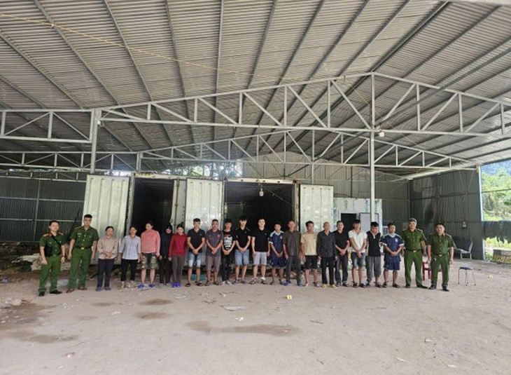 Khởi tố 18 người liên quan vụ vận chuyển hơn 5,3 tấn chân giò lợn đông lạnh qua biên giới- Ảnh 1.