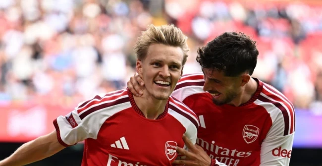 Arsenal là ứng cử viên hàng đầu cho ngôi vương Ngoại hạng Anh.