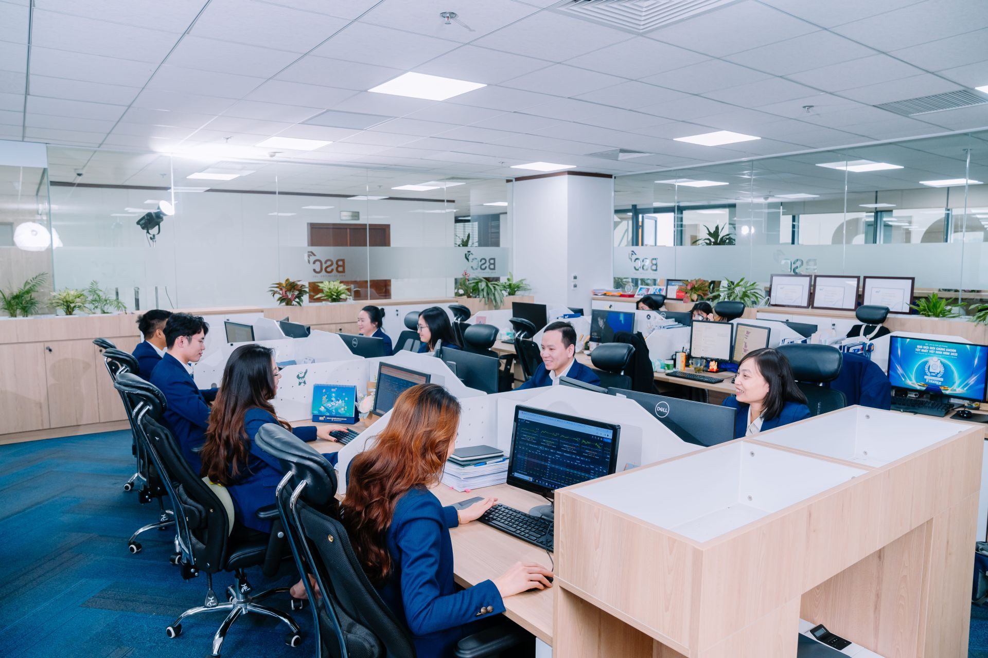VN-Index có nguy cơ quay lại kiểm định vùng đáy 1.668 điểm sau nhịp giảm mạnh