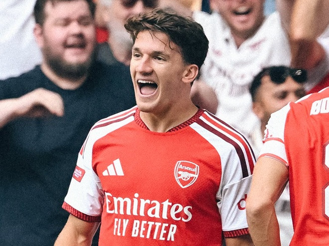 Christos Tzolis vừa toả sáng cho Arsenal.