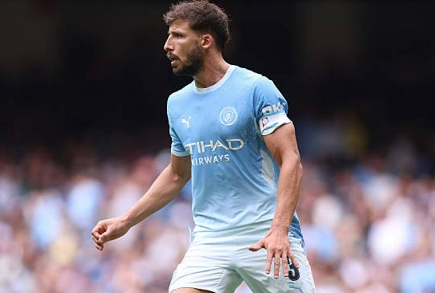 Ruben Dias thi đấu thất vọng ở hàng thủ Man City
