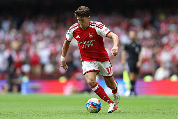 Christos Tzolis thi đấu thăng hoa với 2 đường kiến tạo trong chiến thắng 3-0 của Arsenal
