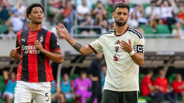 Man Utd thua ngược Milan 2-4 khi hàng thủ dâng cao
