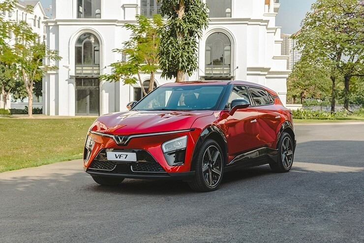 Giá xe VinFast VF 7 mới nhất tháng 8/2026 - 2