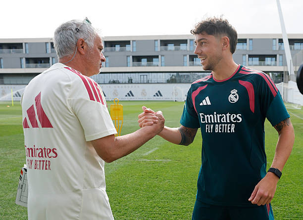 Mourinho vẫn đang tìm kiếm vị trí thích hợp nhất cho Valverde. Ảnh: Getty Images.