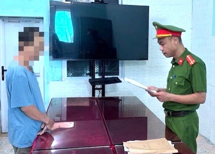 Đến nhà người quen chơi, gã đàn ông dâm ô bé gái 7 tuổi- Ảnh 1.
