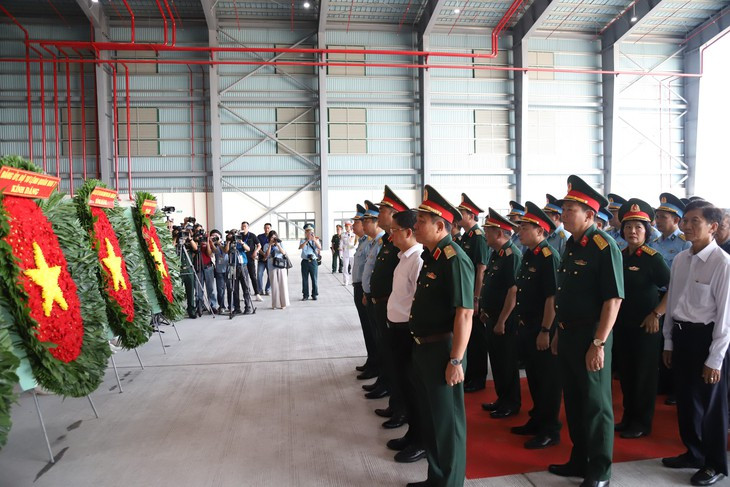 Chuyến bay đặc biệt, nhiệm vụ thiêng liêng đưa mẫu liệt sĩ đi giám định ADN - Ảnh 2.