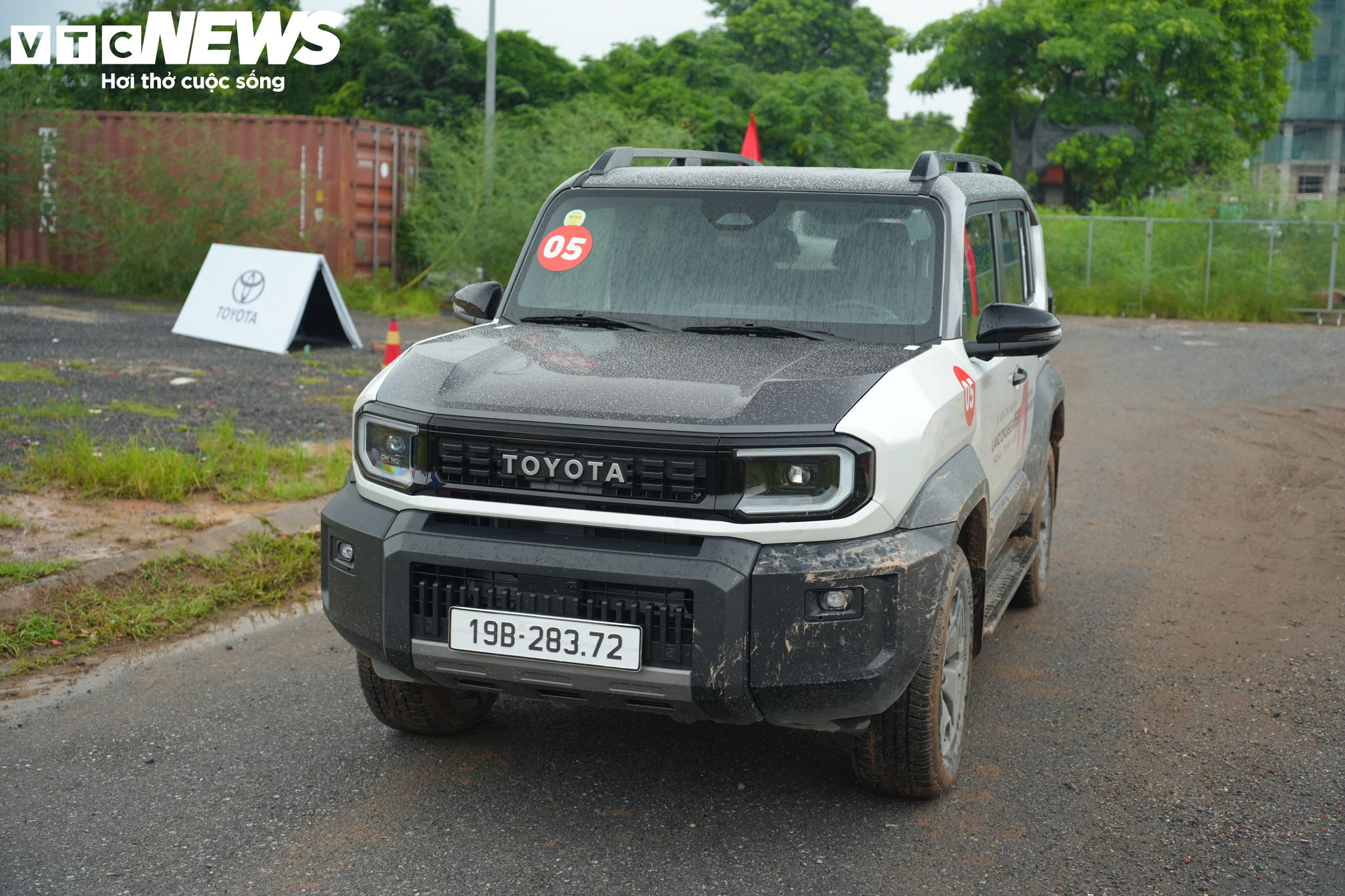 Chi tiết Toyota Land Cruiser FJ giá gần 1,2 tỷ đồng tại Việt Nam - 8