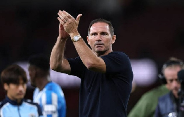 HLV Frank Lampard cùng các học trò gặp nhiều khó khăn trước Arsenal