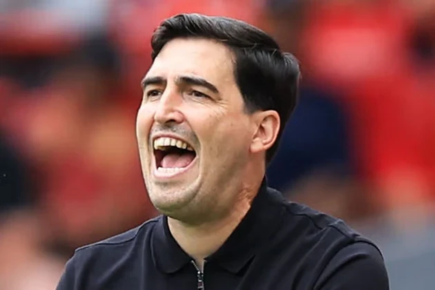 HLV Iraola đang cố gắng xây dựng triết lý bóng đá của bản thân tại Liverpool