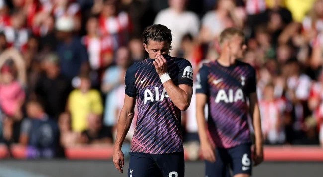 Tottenham ra quân thất vọng tại Ngoại hạng Anh.