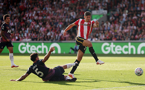 Tottenham nhận thất bại nặng nề trước Brentford ở trận mở màn Ngoại hạng Anh.