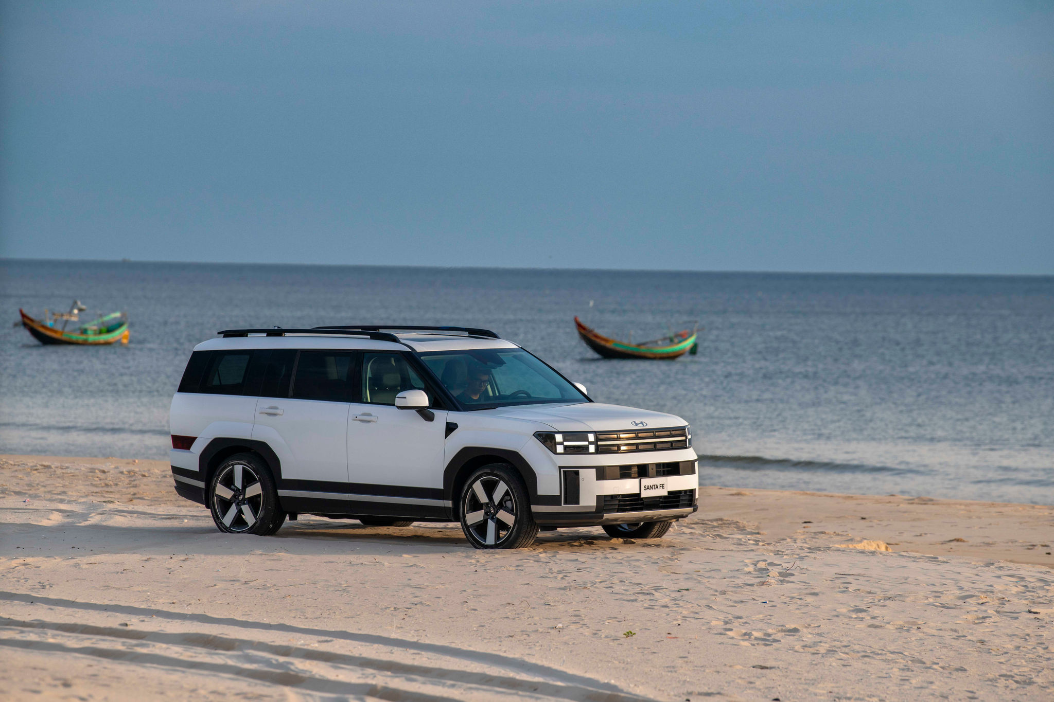 Hyundai Santa Fe tiếp tục là mẫu xe có mức ưu đãi cao nhất trong danh mục sản phẩm.
