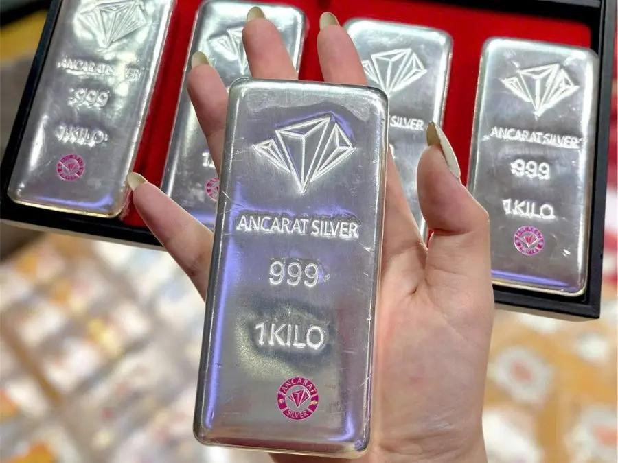 Giá bạc hôm nay tiến sát mốc 70 USD/ounce trên thị trường quốc tế