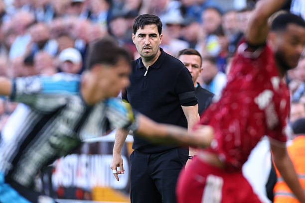 Iraola không hài lòng với cách nhập cuộc của Liverpool. Ảnh: Getty Images.
