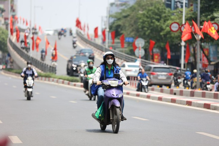 Miền Trung nắng nóng sát ngưỡng 40 độ - Ảnh 1.