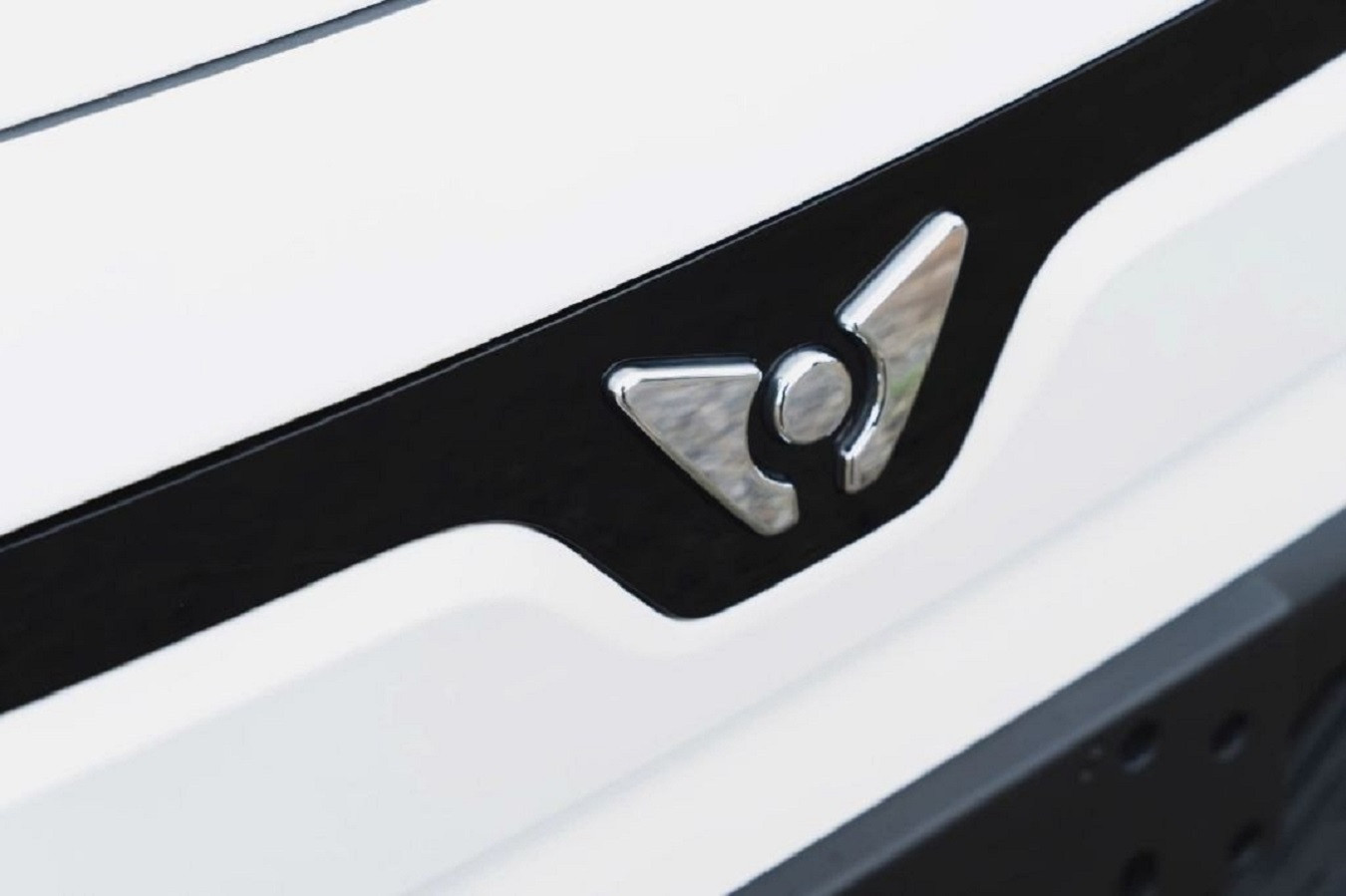 Tin xe 25/8: VinFast Minio Green có logo mới, BMW iX3 L đi 919 km/lần sạc - 1