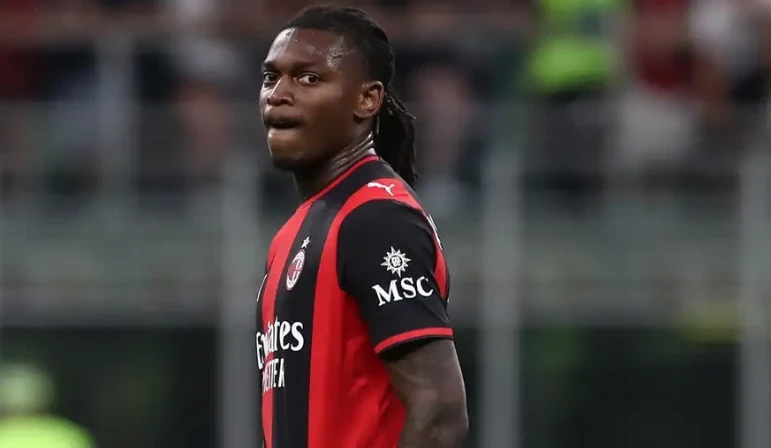 Leao lọt tầm ngắm Aston Villa