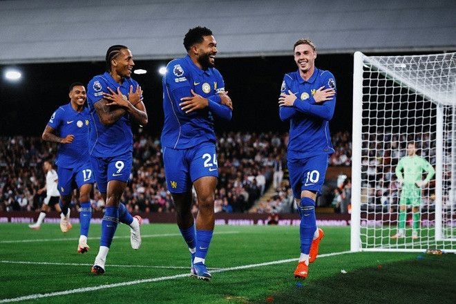 Cole Palmer lấy lại phong độ rực sáng trong màu áo Chelsea dưới thời Xabi Alonso.