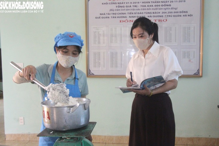 Hải Phòng sẽ dừng hợp đồng với cơ sở nấu ăn trường học không bảo đảm ATTP- Ảnh 1.
