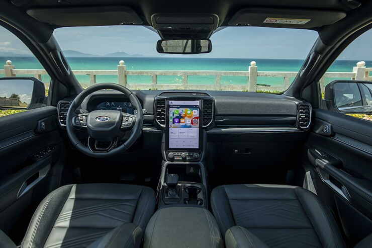 Nội thất khoang lái Ford Everest 2026