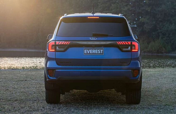 Chi tiết đuôi xe Ford Everest