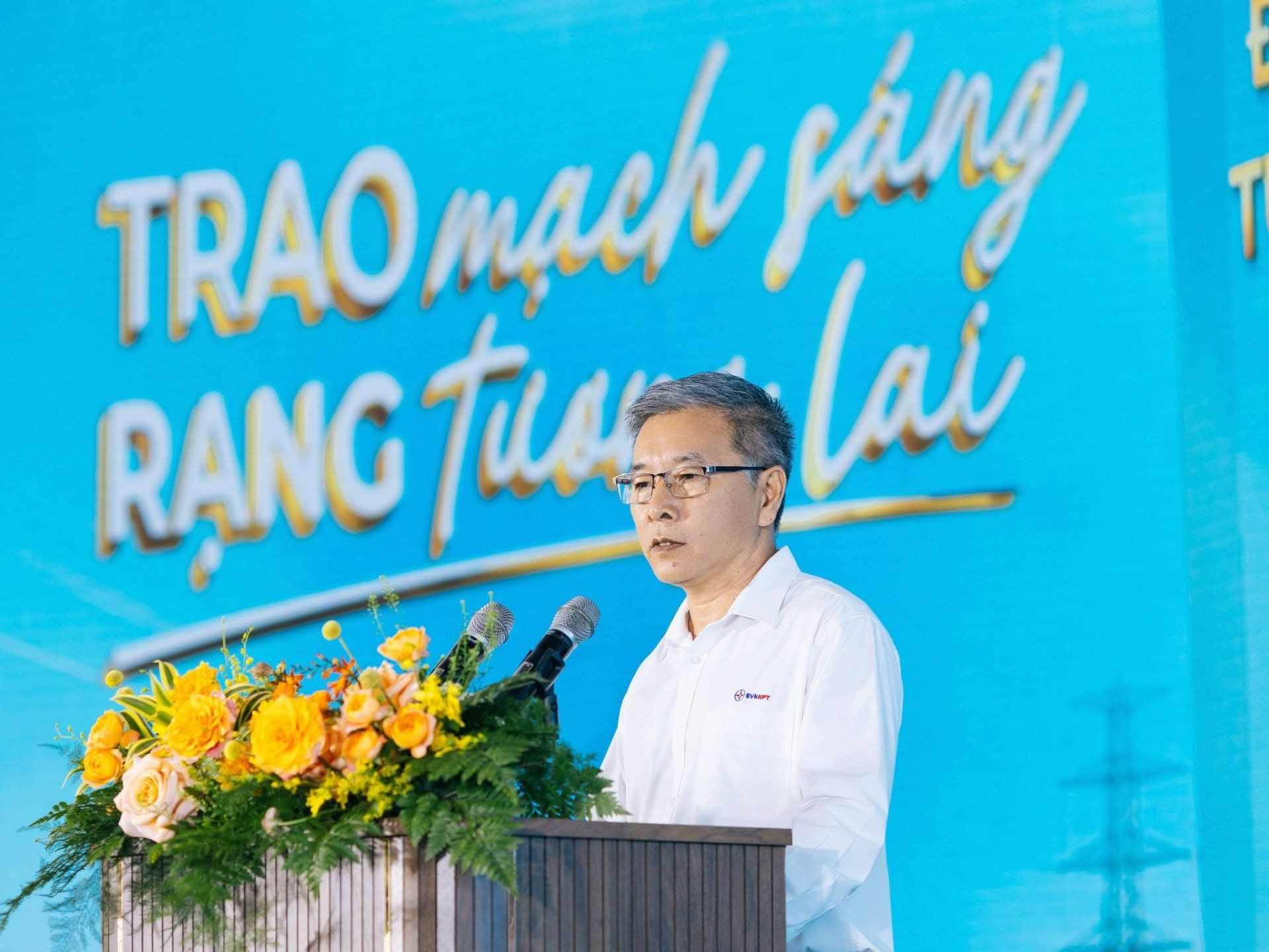 Đại diện Công ty Truyền tải điện 4 phát biểu tiếp nhận vận hành