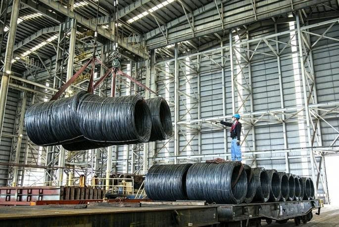 Quặng sắt đi lên khi bão Narra làm gián đoạn tuyến vận tải biển.